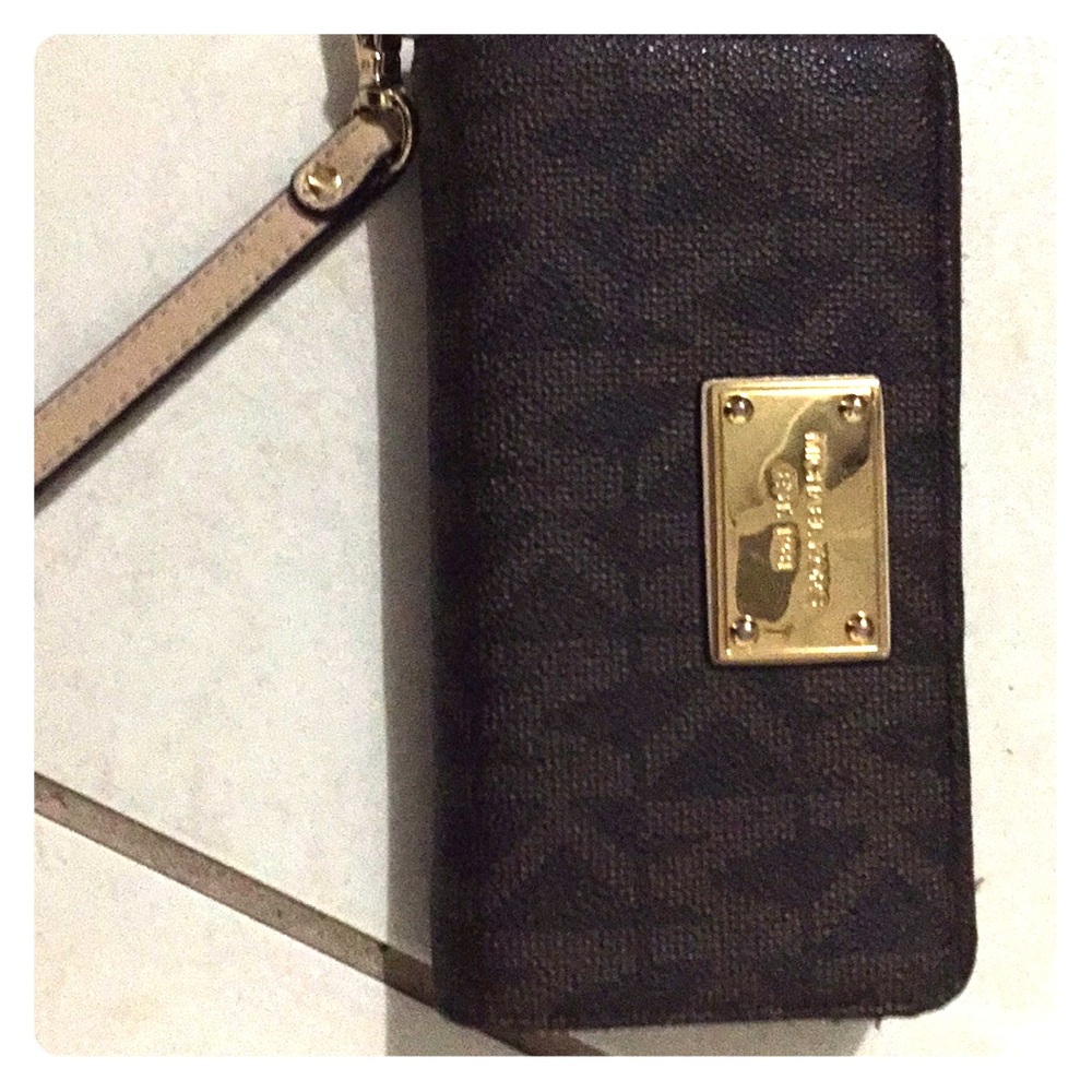 Michael Kors zippered wallet/wristlet checkbook